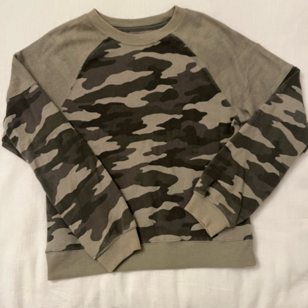 Womens Camo lightweight sweatshirt - womens XS